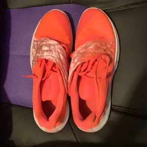 Kyrie 1 Low Hot Punch